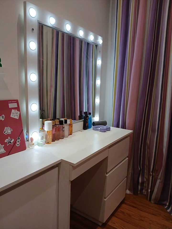 Mueble de maquillaje con luces